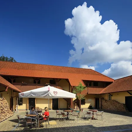 Luksusowy namiot Glamping Cernicka Obora *